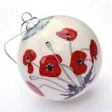 Load image into Gallery viewer, White &quot;LEST WE FORGET&quot; Remembrance  Bauble